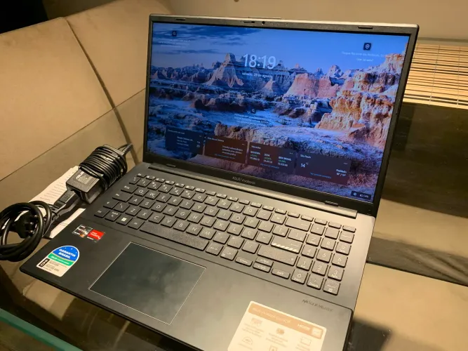 Notebook ASUS Vivobook Go 15 AMD Ryzen 5 - 8GB de RAM Seminovo - Sistema Linux