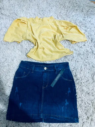 Vendo lote roupa variados tem umas esta etiqueta são 300 peças