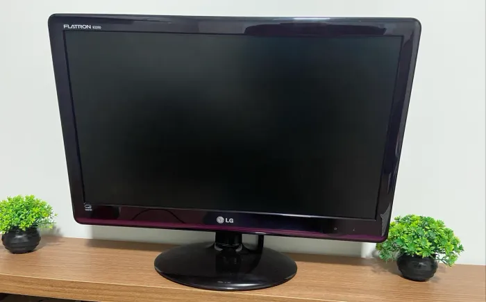 Monitor LG 22 Pol. E2250 HDMI