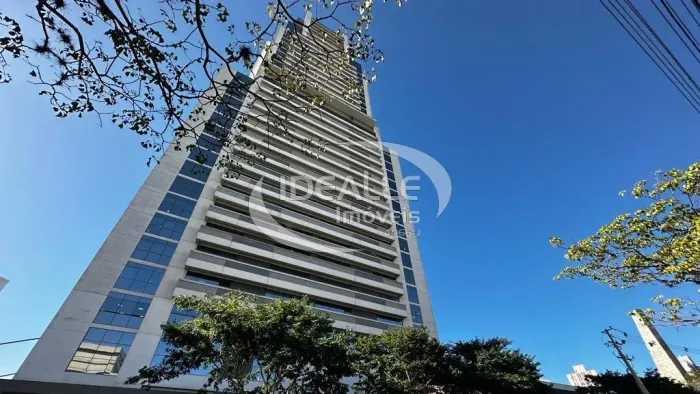 Apartamento na Av. Cândido de Abreu com garagem.