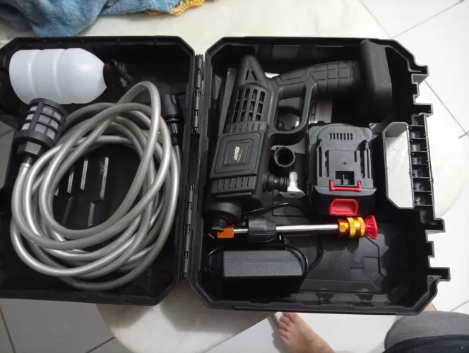 Lavadora de pressão importada.