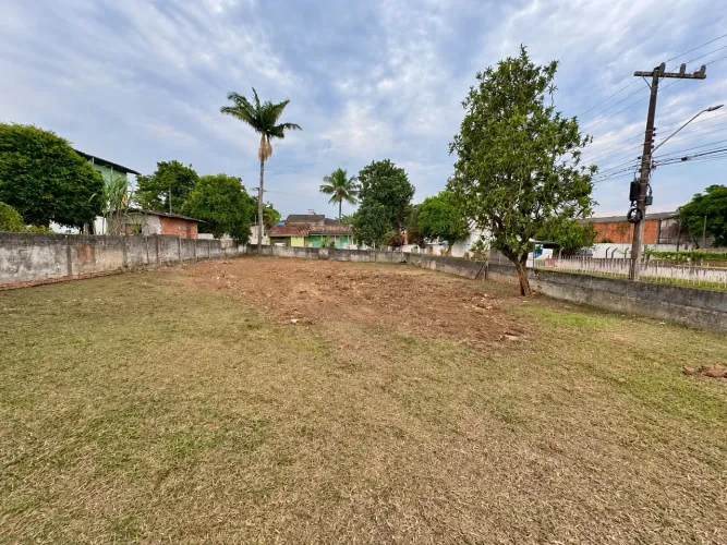 Terreno de esquina à venda - 516 m² no Pinheirinho, Criciúma