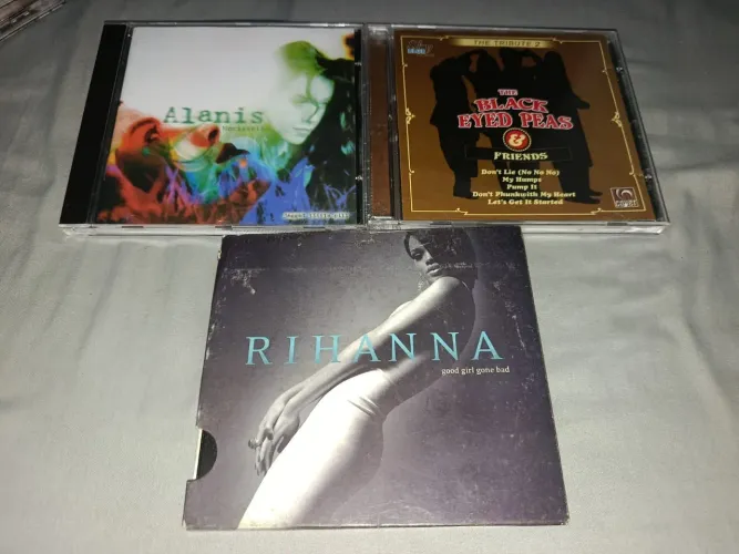 Coleção de cds Alanis Morissette/Rihanna
