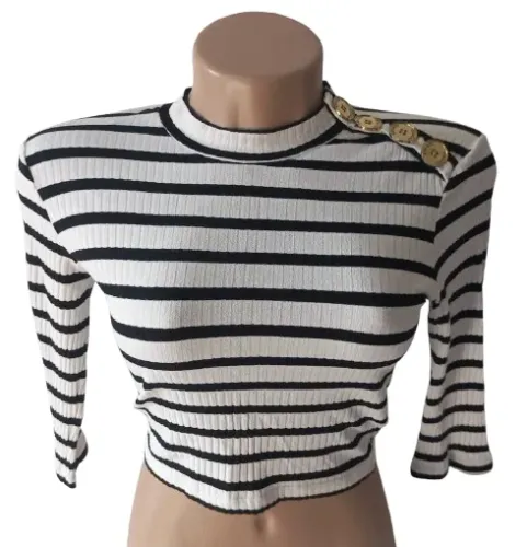 cropped colcci listrado preto e branco botões dourados