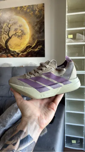 Tênis adidas corrida tamanho 35/36 bege e lilas