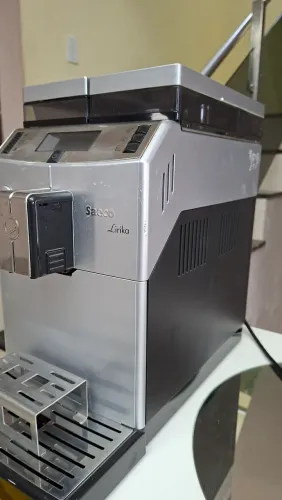 Cafeteira lírika.