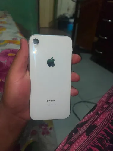 Vendo iPhone XR semi novo