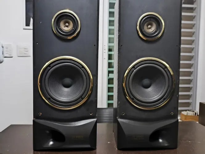 Par de caixas som Sony Altíssima fidelidade. Carcaças originais falantes reformados zero