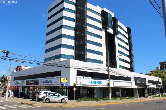 Sala comercial com aprox. 30,48 m³ de área privativa, possui 01 banheiro com pia e bancada