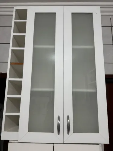 Armário em mdf com adega 