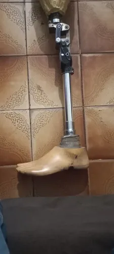 Vendo perna mecânica 