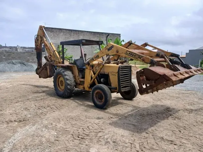 RETROESCAVADEIRA HS 86