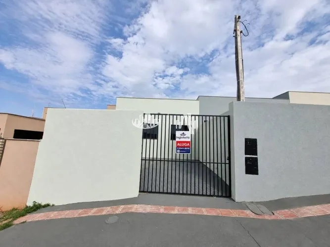 Casa com 3 Quartos para alugar, 50 m² por R$ 1.550/mês - Gleba Esperança - Londrina/PR