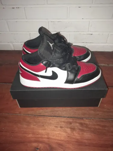 Tenis nike air jordan bred toes 