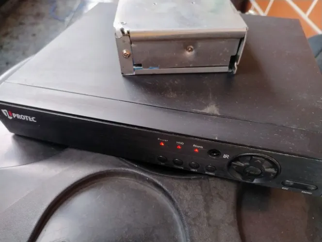 DVR Gravador 08 canais + 05 cameras Intelbras
