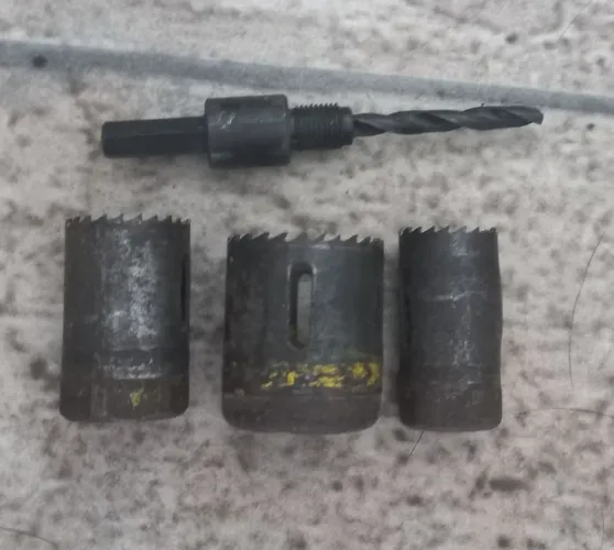 3 Serra copo e 1 broca