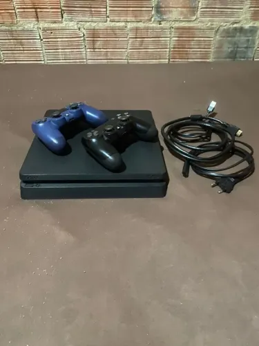 PS4 slim 1TB 3 meses de uso