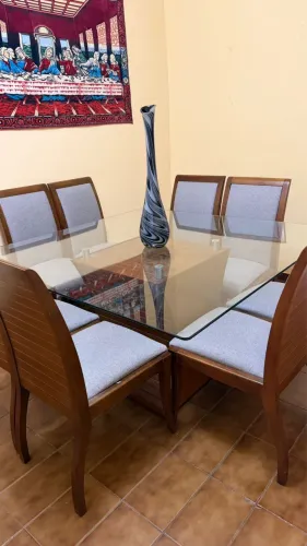 Mesa com 8 cadeiras