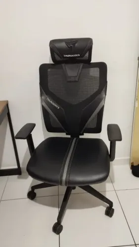 VENDO cadeira ThunderX3 semi-nova