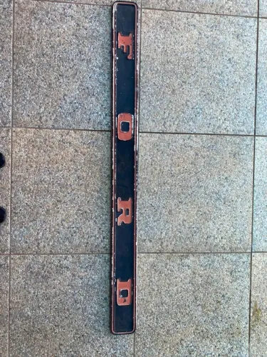 Aplique para tampa traseira de F 1000 até 1992