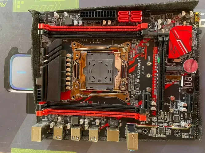 PLACA-MÃE MACHINIST E5-RS9 (LGA 2011-3) COMPACTA, ROBUSTA E COM SUPORTE A M.2 NVME