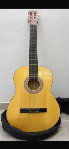 Violão Harmony XFP39 marca Queen?s