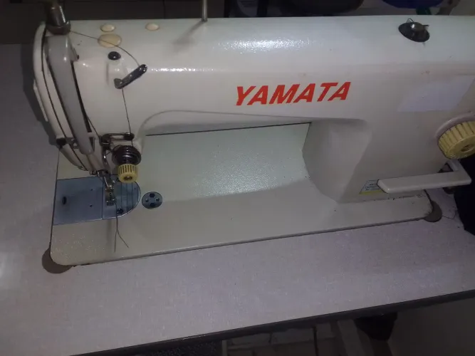 Maquina  reta yamata 