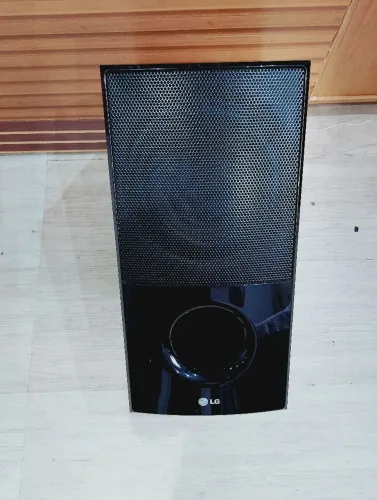 1 caixa subwoofer LG grande passiva