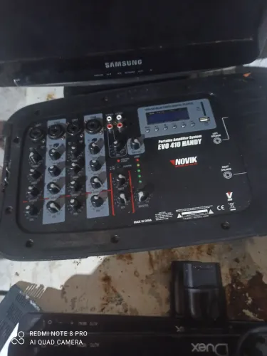 Mesa de som novinha , para concertar