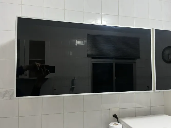 2 armários aéreos de cozinha com 2 portas de vidro
