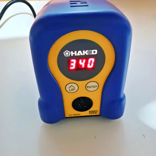 Estação de solda digital Hakko FX-888D, 127 V e 70 W, em excelente estado de conservação.