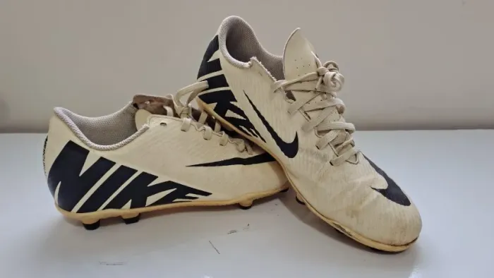 Chuteira Futebol de Campo da Nike Nº 37