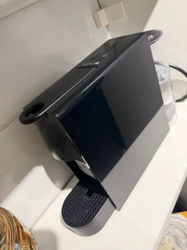NESPRESSO MINI POUQUÍSSIMAS VEZES USADA