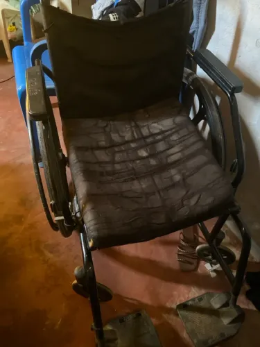 Cadeira de rodas e cadeira de banho