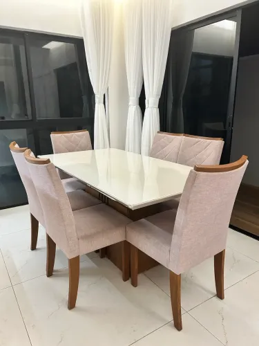 Conjunto de Mesa com 6 cadeiras