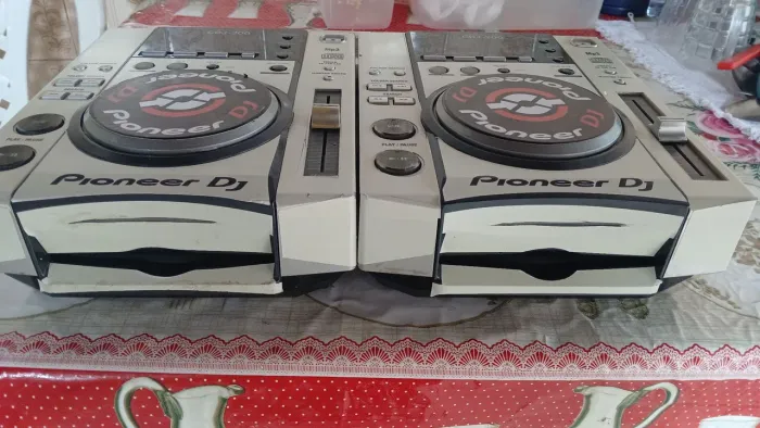 Vendo Par de Cdj 200, + placa traktor audio 4