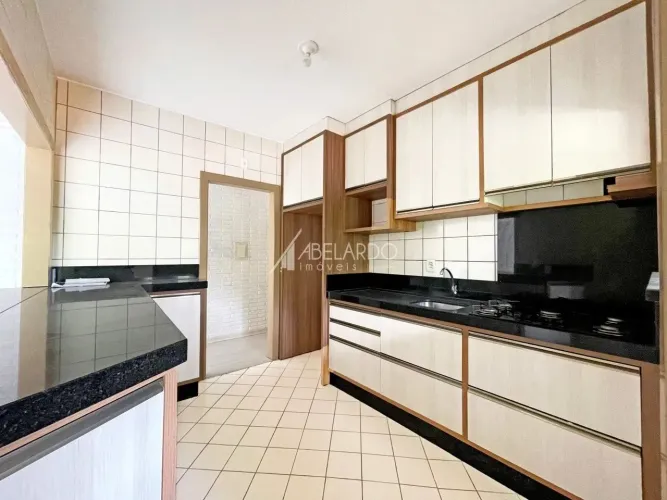 APARTAMENTO COM TRÊS DORMITÓRIOS E UMA VAGA DE GARAGEM - BAIRRO VELHA CENTRAL