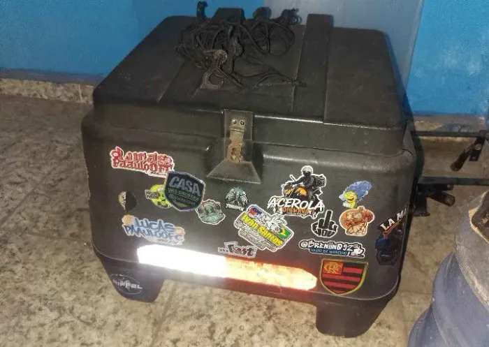 Baú 90 litros com suporte