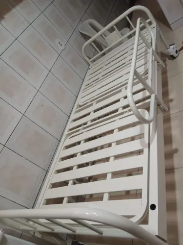 Cama hospitalar manual 2 manivelas, com grades + Colchão
