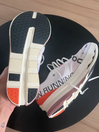 Tênis ON Feminino Claudboom Echo 3