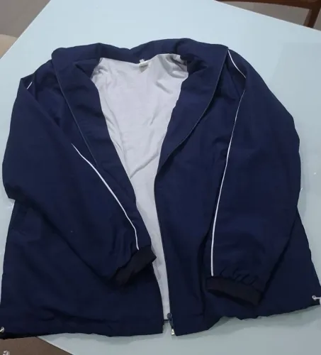 Blusão tactel forrado azul marinho,  com bolso e ziper