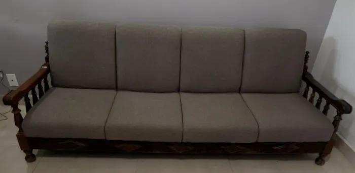 SOFA ESTILO COLONIAL EM MADEIRA DE LEI IMBUIA