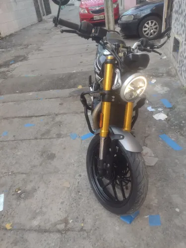 Moto speed Triumph 400 cilindrada