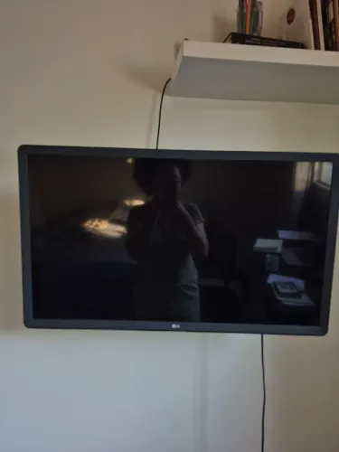 TV 32 polegadas usado novo