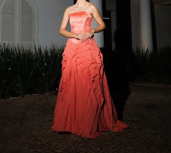 Vestido de festa na cor salmão tamanho 38