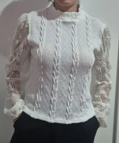 Blusa de frio com manga com detalhes em renda Shein
