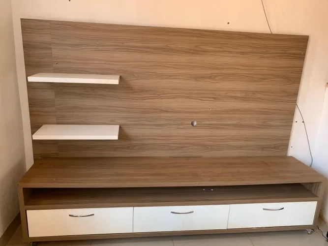 Rack com painel para TV e 3 gavetas