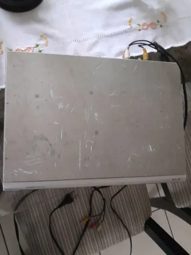 Vendo aparelho de DVD play usado em boas condições, com sinais de uso.