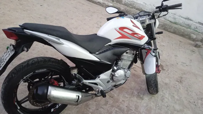 Cb 300 2012 5.500 atrasada apenas