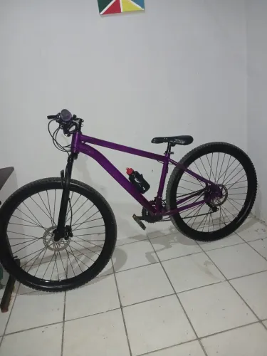 Bicicleta GTI aro 29 com freio a disco.